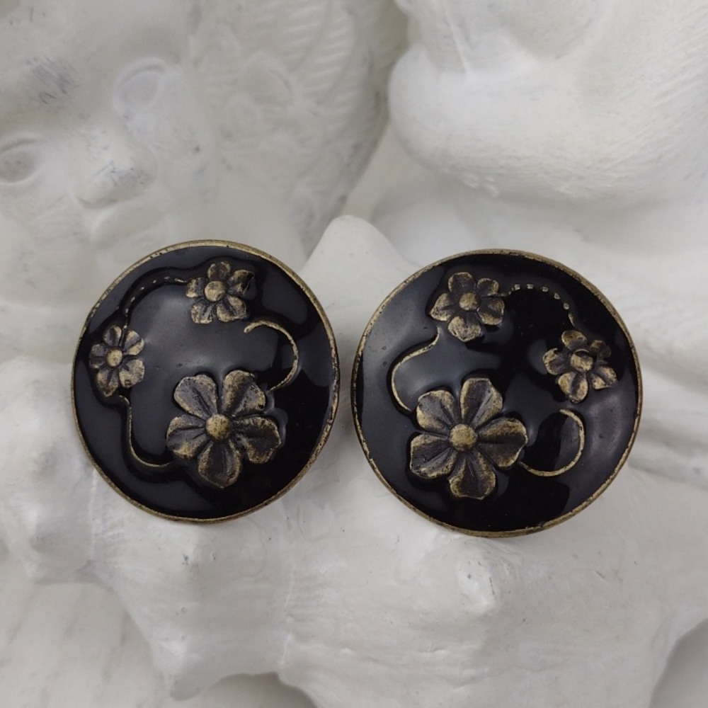Edgy Black Enameled Brassy Gold Flower Design VTG Disc Metal Earrings